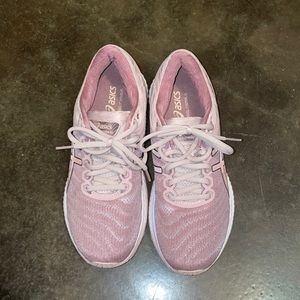 ASICS women’s gel nimbus 22 running shoes. Size 8